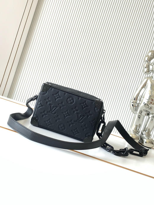 秋冬特惠💰1400 渠道级LV【全钢五金 MB163c01变码芯片】te级LV 全套包装 M55702全皮压花 Soft Trunk 迷你手袋 商品图2