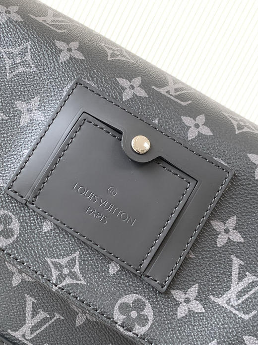 秋冬特惠💰1360 渠道级LV【全钢五金 MB163c01变码芯片】te级LV 全套包装 M40511黑花 以经典学院风格为设计灵感！这款Messenger MM Voyager中号邮差包 商品图4
