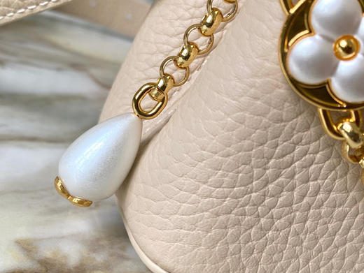 秋冬特惠💰1750 渠道级LV 新品 te级LV 动态芯片 M25461/M48865杏黄拼奶白珍珠花朵款 商品图4