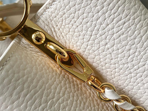 秋冬特惠💰1700 渠道级LV 新品 te级LV 动态芯片 M25611/M48865奶白蜥蜴贝母链条 本款手袋 商品图7