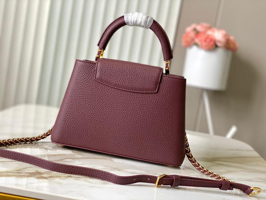 秋冬特惠💰1630 渠道级LV 新品 te级LV 精品 动态芯片 M25893/M48865酒红链条款 此款Capucines 手袋 商品图2