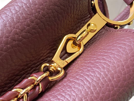 秋冬特惠💰1630 渠道级LV 新品 te级LV 精品 动态芯片 M25893/M48865酒红链条款 此款Capucines 手袋 商品图7