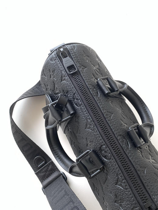 秋冬特惠💰1290 渠道级LV【全钢五金 MB163c01变码芯片】te级LV 全套包装 M20900压花黑 Keepall 系列 商品图6