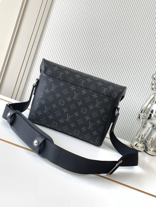 秋冬特惠💰1360 渠道级LV【全钢五金 MB163c01变码芯片】te级LV 全套包装 M40511黑花 以经典学院风格为设计灵感！这款Messenger MM Voyager中号邮差包 商品图2