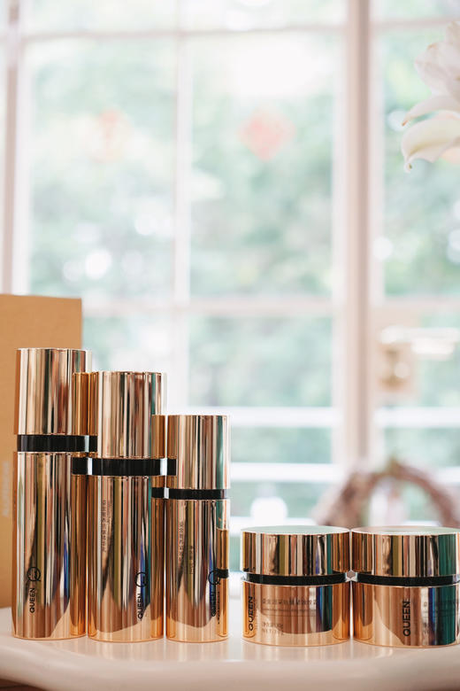 新品上线【2025升级版】QUEEN高端护肤五件套（含：精华水、精华乳、精华液、日霜、晚霜）PK大牌贵妇护肤套装 商品图1