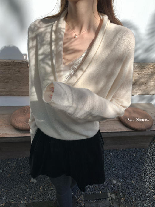 Read Nameless /100%白色山羊绒+黑色丝绒半裙+白色蕾丝胸垫背心 2025/11/24 商品图2