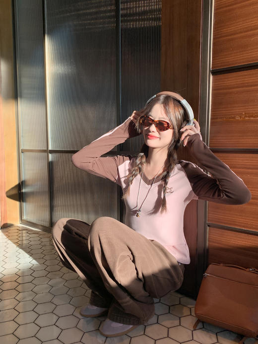 <曾小咸推荐> 美式v领拼接粉色长袖t恤 日常139.99 立减80 秒杀59.99！！ 商品图5