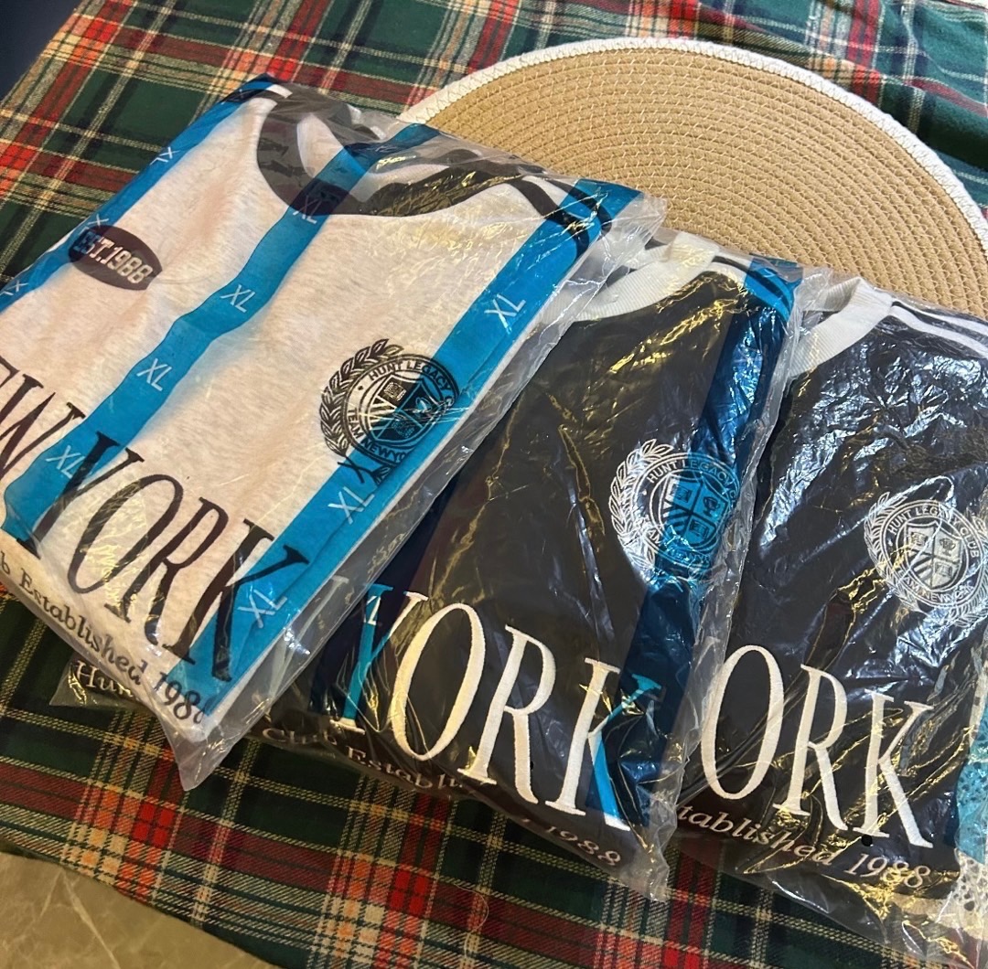 特！去韩国的订单，sp* 纯元，复古 美式 运动 学院风 徽章字母 刺绣 男女同款，宽松 圆领 卫衣～