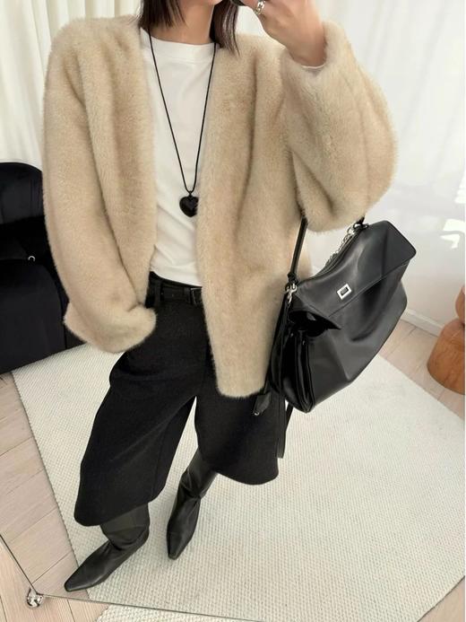 （预售七天发）【高品质私服】【在逃千金欧貂绒外套】丰盈饱满的欧貂绒面料，毛感蓬松~很有分量感，十分保暖蓄温【无标出货 介意慎拍】WD 商品图4