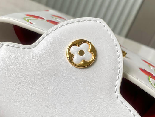 秋冬特惠💰1550 渠道级LV 新品 te级LV 动态芯片 M13251/M48865白拼樱桃链条 本款Capucines手袋 商品图7