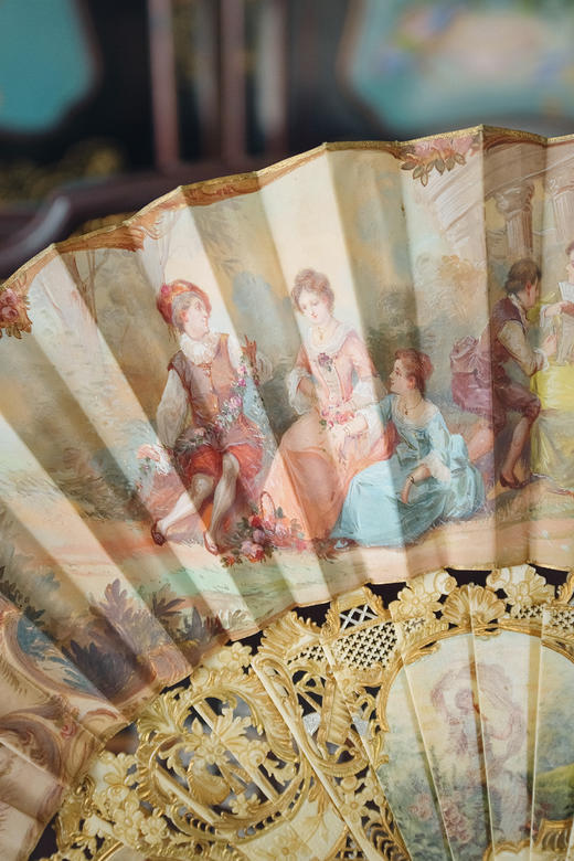 独角鹿西洋古董19世纪末20世纪初西班牙艺术家Ruano Llopis签名创作卷叶纹描金骨雕扇骨装饰田园恋歌及神话主题手绘扇面双面折扇 商品图3