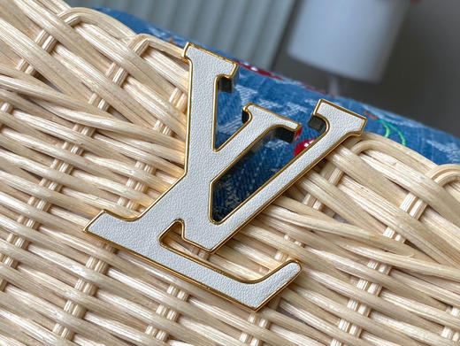 秋冬特惠💰1750 渠道级LV 新品 te级LV 动态芯片 LV X TM CAPUCINES 手袋 M14295/M48865白色樱桃竹篮 本款Capucines手袋 商品图3