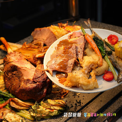 【袋鼠爸爸去哪儿 |西安海荣JW万豪酒店-海鲜自助午/晚餐可选】位于酒店38层JW厨房，坐拥迷人城景，环境静谧雅致。菜品种类丰富，可畅享融合中西的环球风味。一起来感受五星级酒店自助美食之旅~ 商品图6