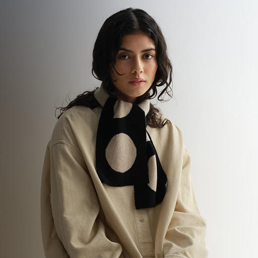 JO GORDON Small Spot Scarf 羊羔毛黑白圆点围巾 商品图0