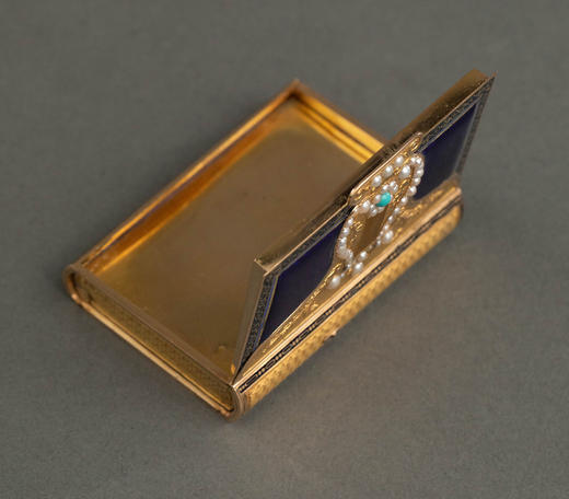 独角鹿西洋古董19世纪瑞士名坊Jean-Georges Rémond签名出品竖琴造型18K黄金精雕镶嵌珍珠绿松石及玑镂珐琅信封式音乐盒 商品图3