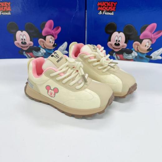 ✨【迪士尼童鞋冬季加绒保暖时尚运动鞋ZC241001-1】🔥鞋子采用环保透气的材质，款式休闲百搭，🧸使鞋子看起来时尚又安全，满足孩子对美观的追求，🎯也能轻松搭配各种服装。 商品图3