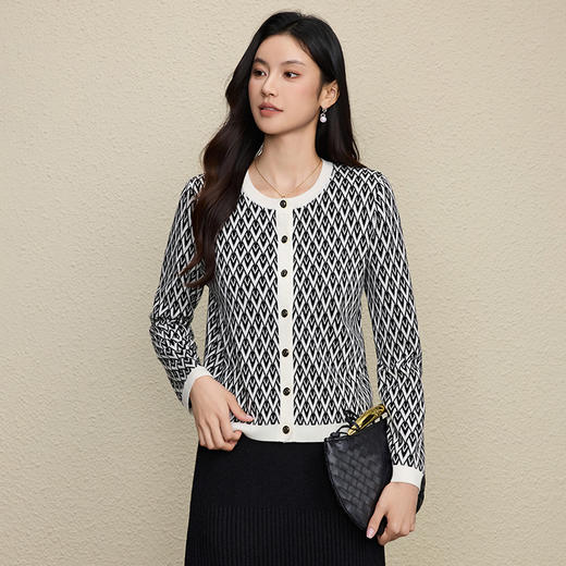 「高货rp」全新升级【铂金会员284/天猫379/差价95】(21351)洛诗琳老钱风菱格花纹羊毛开衫2025秋冬新款圆领毛衣外套 商品图4
