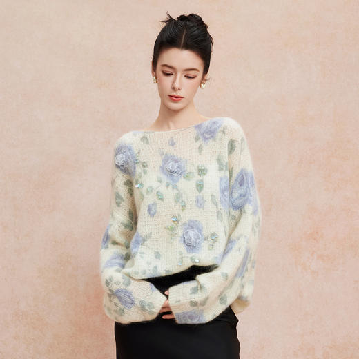 QH606斯尔丽25新款慵懒甜美软糯女人味立体花宽松显瘦上衣 商品图2