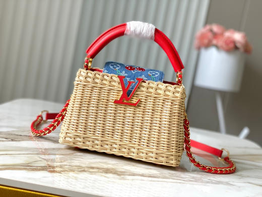 秋冬特惠💰1650 渠道级LV 新品 te级LV 动态芯片 LV X TM CAPUCINES 手袋 M14295/M48865红色樱桃竹篮 本款Capucines手袋 商品图0