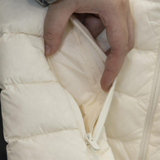 安踏羽绒马甲女2025冬季新款简约百搭时尚上衣保暖马甲162547903 商品图2