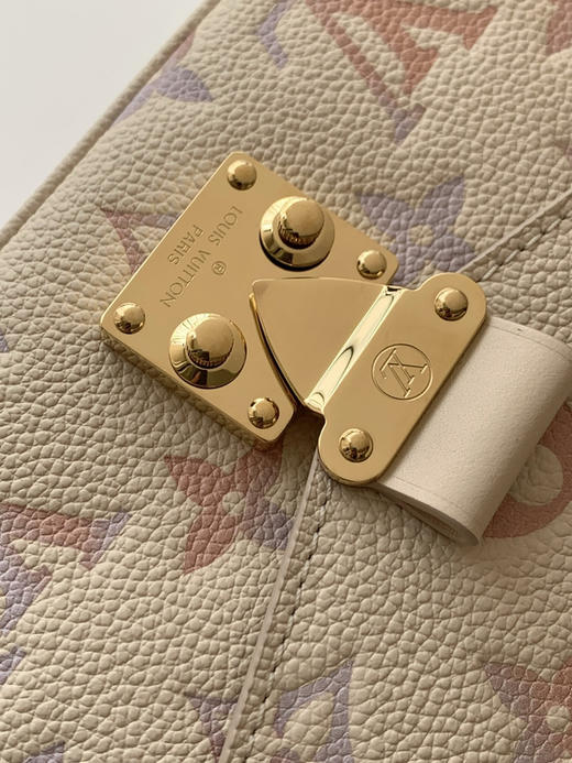 秋冬特惠💰1600 渠道级LV【全钢五金 MB163c01变码芯片】te级LV 全套包装 M25682 本款Pochette Métis East West 手袋 商品图4