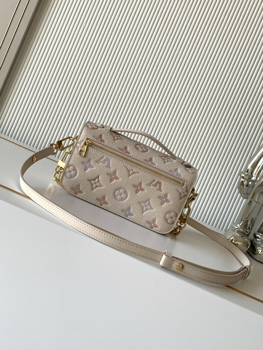 秋冬特惠💰1600 渠道级LV【全钢五金 MB163c01变码芯片】te级LV 全套包装 M25682 本款Pochette Métis East West 手袋 商品图2