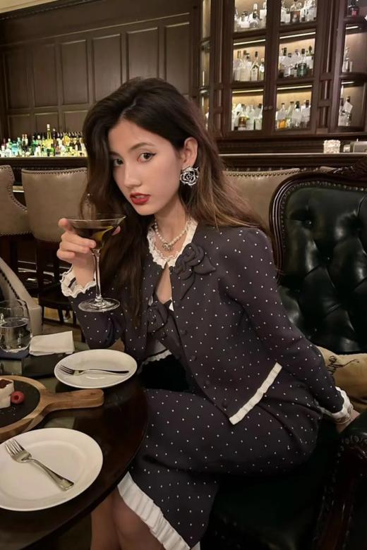 SIA SAYLOR 波点蕾丝拼接针织开衫吊带裙套装 21825 商品图2