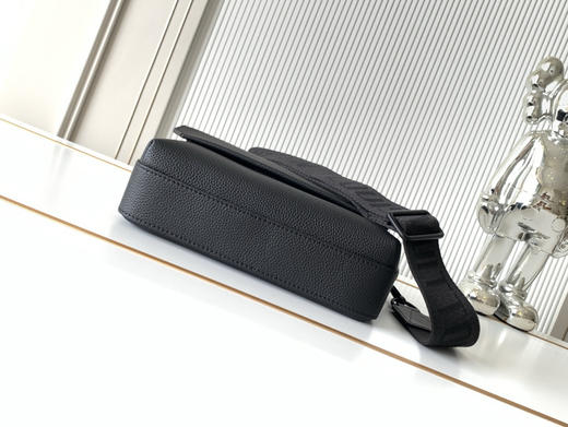 秋冬特惠💰1300 渠道级LV【全钢五金 MB163c01变码芯片】te级LV 全套包装 M22482黑色 本款 Fastline 邮差包 商品图3