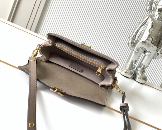 秋冬特惠💰1550 渠道级LV【全钢五金 MB163c01变码芯片】te级LV 全套包装 M23081大象灰 本款Pochette Métis East West手袋 商品图7