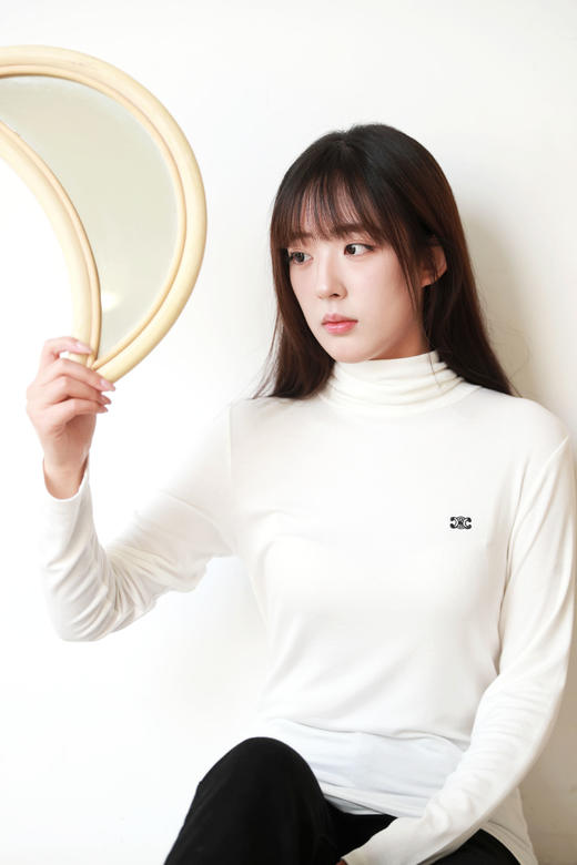 摩登肌理打底衫，胸口小标刺绣。高领设计法式名媛长袖衫C112460 商品图0