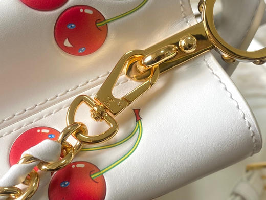 秋冬特惠💰1550 渠道级LV 新品 te级LV 动态芯片 M13251/M48865白拼樱桃链条 本款Capucines手袋 商品图5