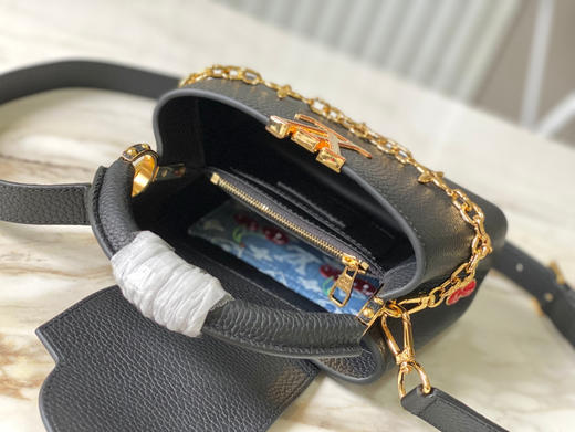 秋冬特惠💰1650 渠道级LV 新品 te级LV 动态芯片M13714/M48865黑拼樱桃链条 本款Capucines手袋 商品图2