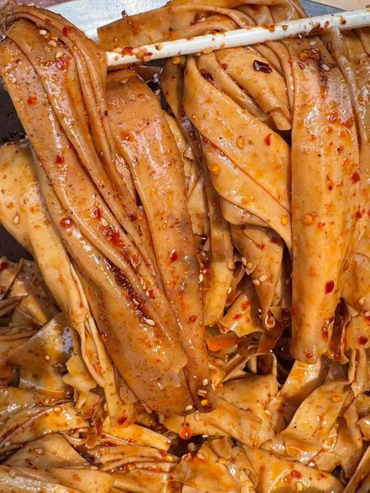 川香麻辣手工豆筋（300g) ~一口鲜辣，下饭魂直接勾住！
 商品图0