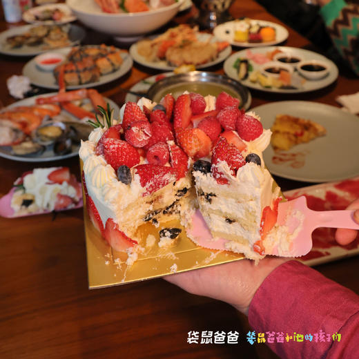 【袋鼠爸爸去哪儿 |西安海荣JW万豪酒店-- 1磅水果蛋糕】动物奶油时令水果蛋糕，五星级酒店出品，严选原材料和新鲜水果，蛋糕胚松软美味。生日、庆功宴、下午茶或聚餐等多场景都适合~ 商品图7