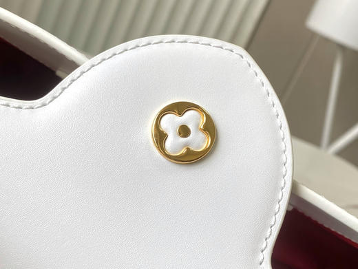 秋冬特惠💰1750 渠道级LV 新品 te级LV 动态芯片 M13251/M48865白拼樱桃链条 本款Capucines手袋 商品图6