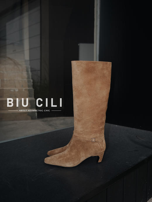 「大女主」原创设计非对称宽筒猫跟麂皮反绒长靴 商品图0