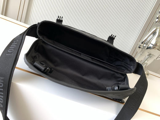 秋冬特惠💰1350 渠道级LV【全钢五金 MB163c01变码芯片】teLV 全套包装 M25121全皮压花 本款Voyager小号邮差包 商品图7