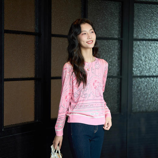 丁摩 马卡龙粉艺术印花针织衫上衣女显瘦蝴蝶结徽章圆领羊毛毛衣5ZF-50004 商品图2