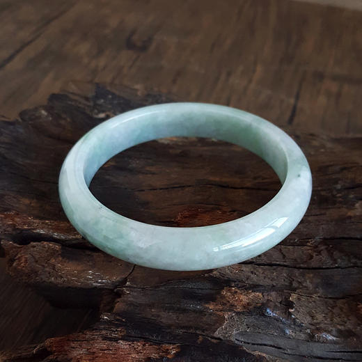 【天然正品】A货翡翠天然无杂裂豆种浅绿色63号翡翠手镯63.1MM女士131125NJM38特价：520 商品图4