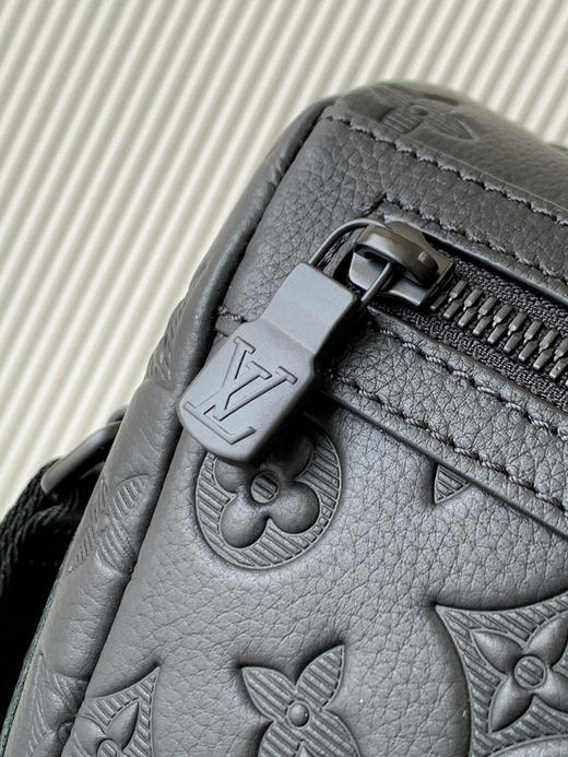 秋冬特惠💰1350 渠道级LV【全钢五金 MB163c01变码芯片】teLV 全套包装 M25121全皮压花 本款Voyager小号邮差包 商品图6