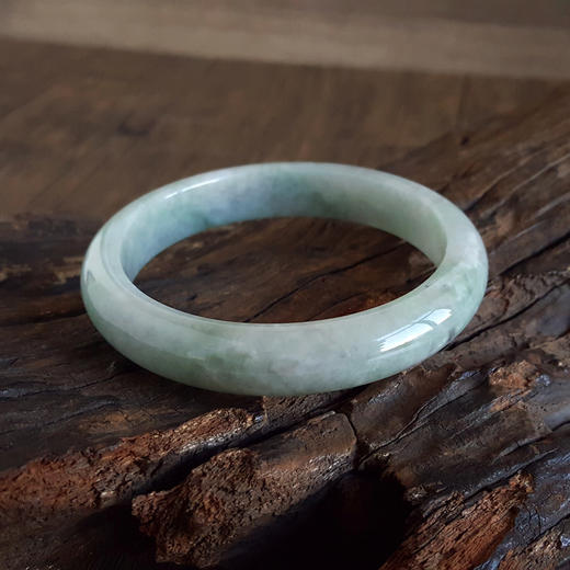 【天然正品】A货翡翠天然无杂裂豆种浅绿色63号翡翠手镯63.1MM女士131125NJM38特价：520 商品图3