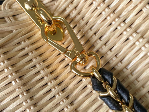 秋冬特惠💰1750 渠道级LV 新品 te级LV 动态芯片 LV X TM CAPUCINES 手袋 M14295/M48865黑色樱桃竹篮 本款Capucines手袋 商品图7