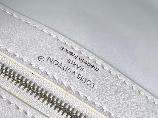 秋冬特惠💰1600 渠道级LV 新品 te级LV 动态芯片 N85520/M48865白鳄鱼竹篮 本款Capucines手袋 商品图7