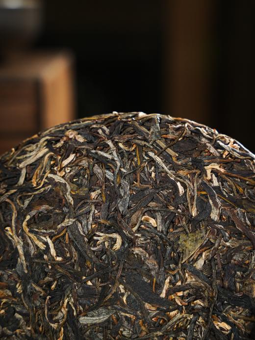 11月25日中午12点【绿大树试制品】2019年绿大树青饼试制品资深茶人选料，再现传奇号级茶滋味357克/饼  7饼/提 商品图1