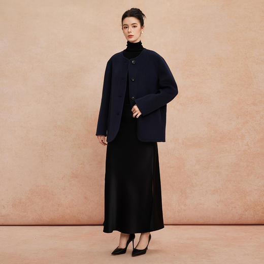 QH962斯尔丽2025新款圆领老钱风松弛感简约宽松保暖显高显瘦大衣 商品图7