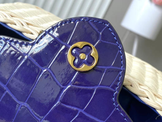 秋冬特惠💰1600 渠道级LV 新品 te级LV 动态芯片 N85520/M48865深蓝鳄鱼竹篮 本款Capucines手袋 商品图5