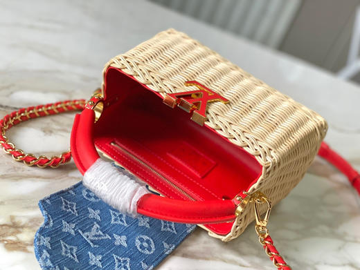 秋冬特惠💰1650 渠道级LV 新品 te级LV 动态芯片 LV X TM CAPUCINES 手袋 M14295/M48865红色樱桃竹篮 本款Capucines手袋 商品图4