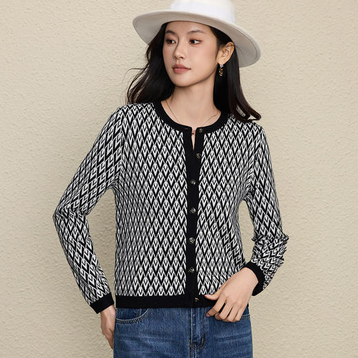 「高货rp」全新升级【铂金会员284/天猫379/差价95】(21351)洛诗琳老钱风菱格花纹羊毛开衫2025秋冬新款圆领毛衣外套 商品图2
