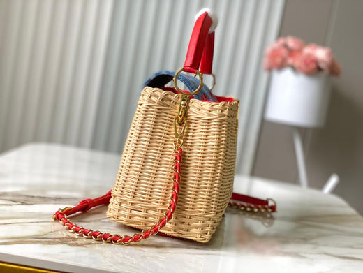 秋冬特惠💰1750 渠道级LV 新品 te级LV 动态芯片 LV X TM CAPUCINES 手袋 M14295/M48865红色樱桃竹篮 本款Capucines手袋 商品图1