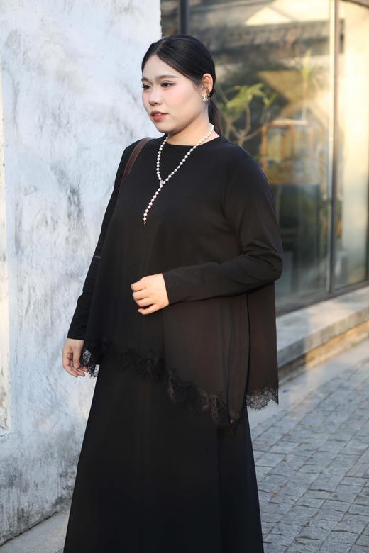 一周发货【薄绒蕾丝花边套头衫】「浪漫蕾丝边」软fufu莱塞尔套头衫｜弧形裁切自带层次感，宽松衣身藏肉绝了！！！韩国出口款，成分莱赛尔29% 棉29% 聚酯纤维30%氨纶12% 商品图5